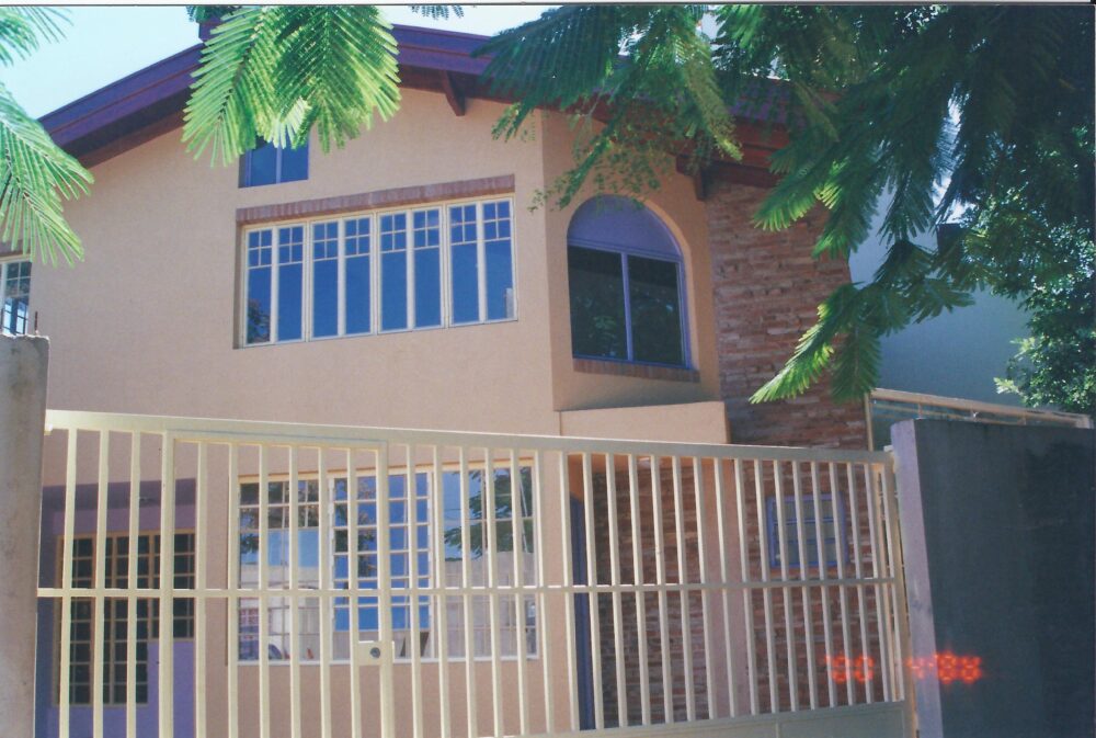 Entre o morar e o criar: um estúdio-loft como extensão da casa