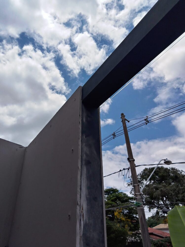 Da escada externa ao núcleo da casa: reforma de sobrado em Campinas .